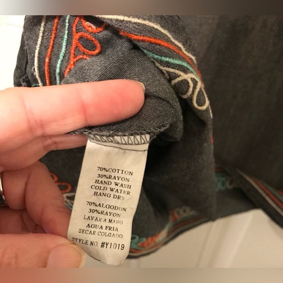 Mur Mur Anthropologie Sleeveless Distressed Black Embroidered Top Sz Medium - Picture 3 of 9